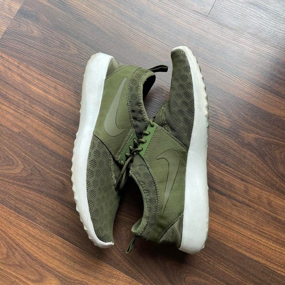 Nike women’s green sneakers. Stretchy on top, good for wide foot. Hardly worn. - Picture 2 of 7